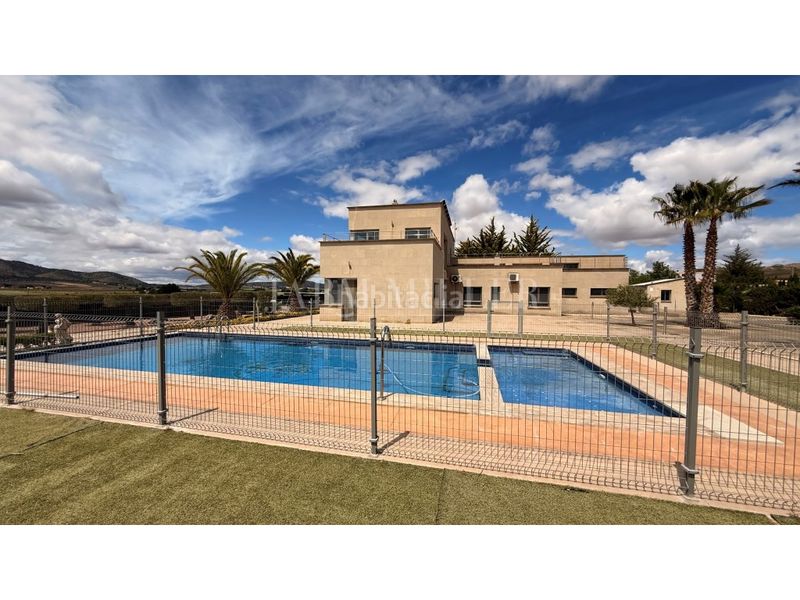 Foto 9f858a59-de22-45f2-a4fe-d0fd521f9a89. Casa amb calefacció aparcament piscina a Yecla