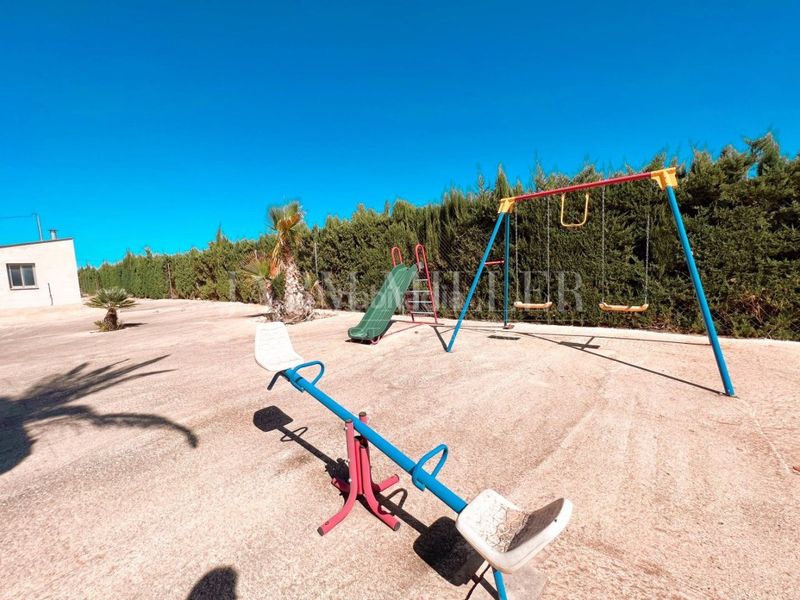 Foto a1257035-3528-4653-9f2c-74b1de7417c5. Casa amb calefacció aparcament piscina a Yecla