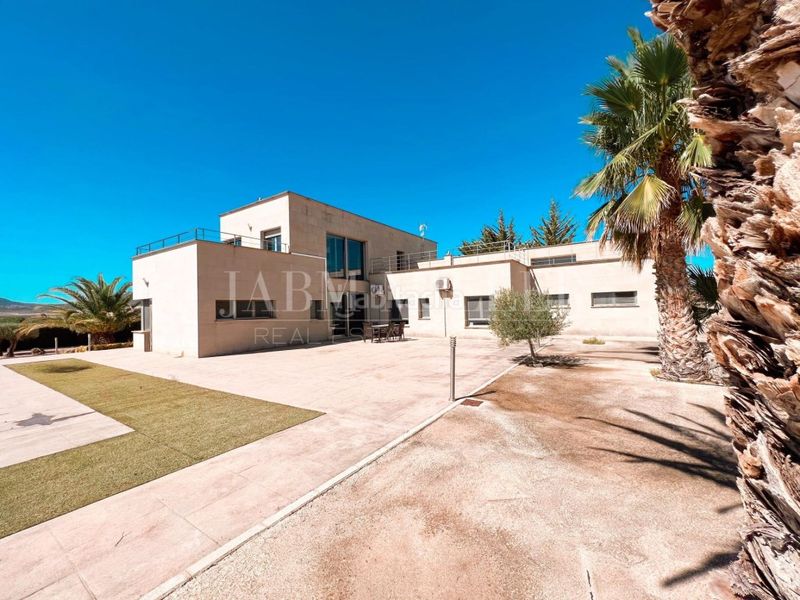 Foto aa4f6861-faed-42f5-9ac3-a68b5843d5a5. Casa amb calefacció aparcament piscina a Yecla