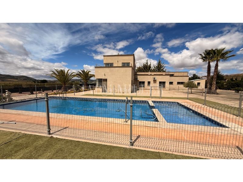 Foto b7623387-acf8-4a91-bf79-5c86a2b94812. Casa amb calefacció aparcament piscina a Yecla