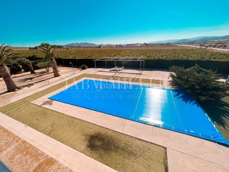 Foto b8820773-eec3-49d7-8de7-995b0b717aa4. Casa amb calefacció aparcament piscina a Yecla