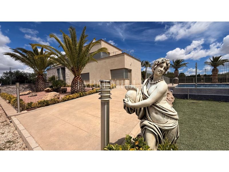 Foto ce311675-d5a8-4b2d-9a83-445e02b7fc71. Casa amb calefacció aparcament piscina a Yecla