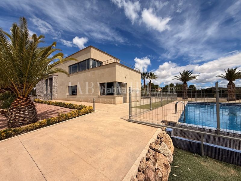 Foto d0f8e29f-75e4-4311-8ca0-97c6b9b29690. Casa amb calefacció aparcament piscina a Yecla