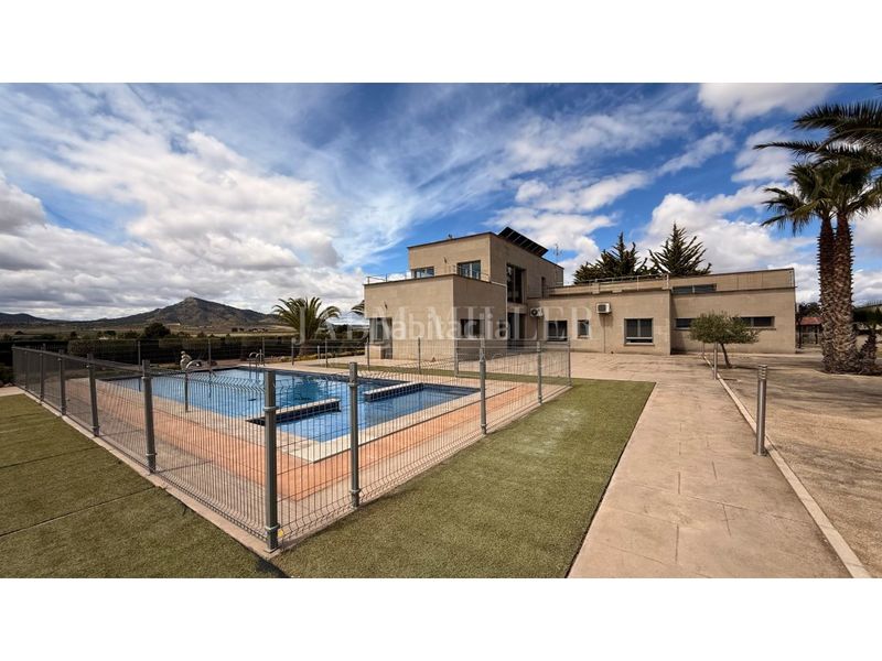 Foto d11afe41-38fc-43a0-91ad-9c46dbecbd50. Casa amb calefacció aparcament piscina a Yecla