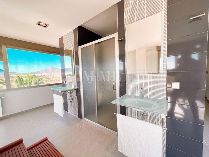 Foto d6571a20-fd21-4ddb-8b81-0db8ec2bb6a0. Casa amb calefacció aparcament piscina a Yecla