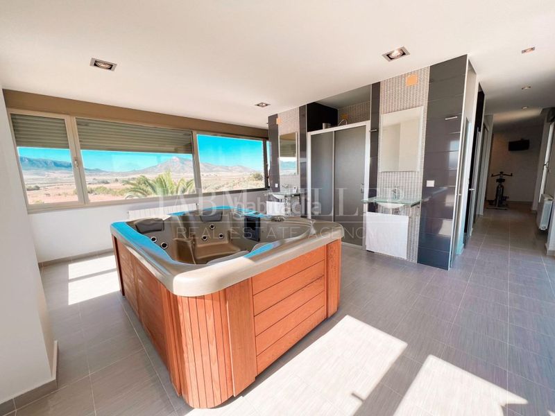 Foto e4c62041-88cd-48dc-b1b6-84a946abc33d. Casa amb calefacció aparcament piscina a Yecla