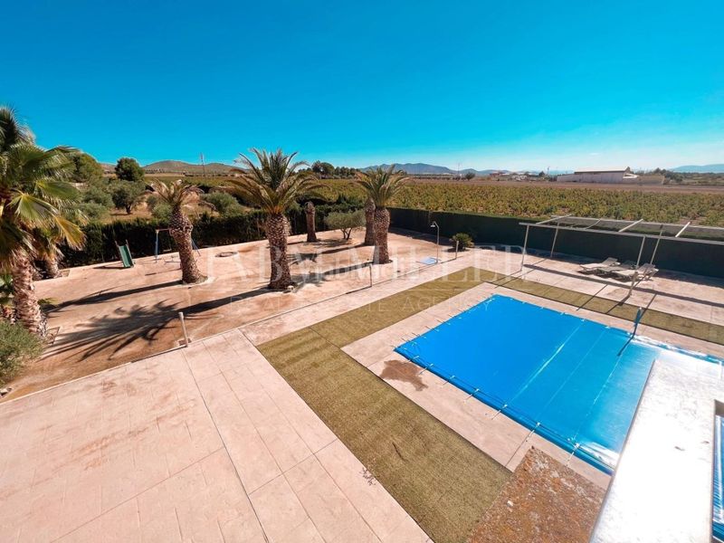 Foto eafe3365-c5f0-4d41-98a5-77cb60d9a684. Casa amb calefacció aparcament piscina a Yecla