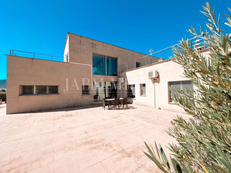 Foto f9042915-3512-44ed-9373-f49234bd430a. Casa amb calefacció aparcament piscina a Yecla