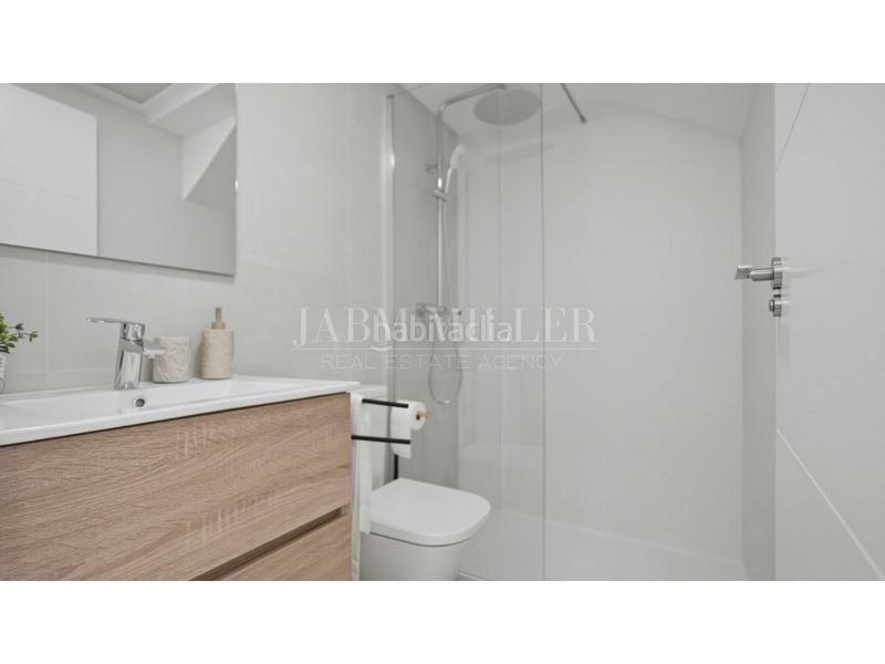 Foto 8d5b80c3-74ed-4431-bc90-5d199b7cebcd. Casa adossada amb aparcament a Cox