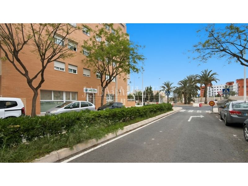 Foto 63551f1b-f134-45e2-ae91-597a8df584cc. Casa con riscaldamento parcheggio piscina in Ciutat Universitària Elche / Elx