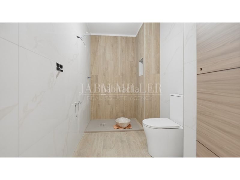 Foto 4c54fa6f-f17d-4467-b108-9662fcd57a78. Planta baixa a Reina Victoria - Miguel Hernández Elche / Elx