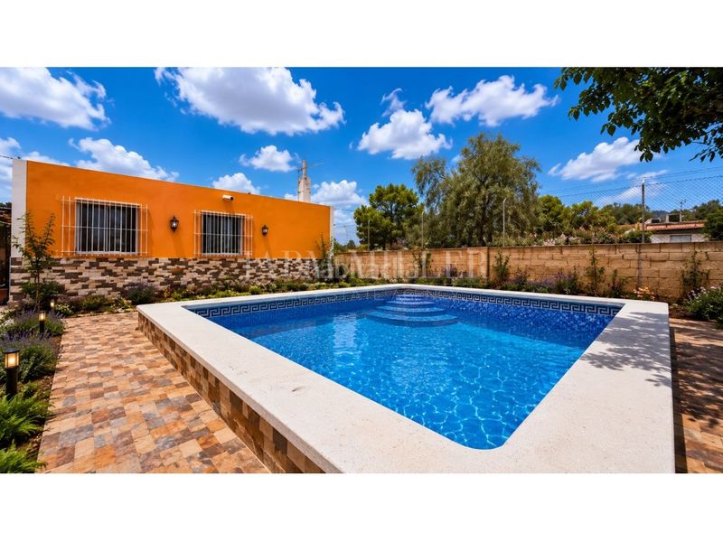 Foto ca0efde6-2197-4fb1-b509-b439affd668e. Masia amb piscina a Rebolledo Alicante