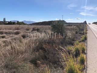 Gewerbliches Grundstück in Fortuna. En venta 40.000 metros en la zona del puerto poligono industrial