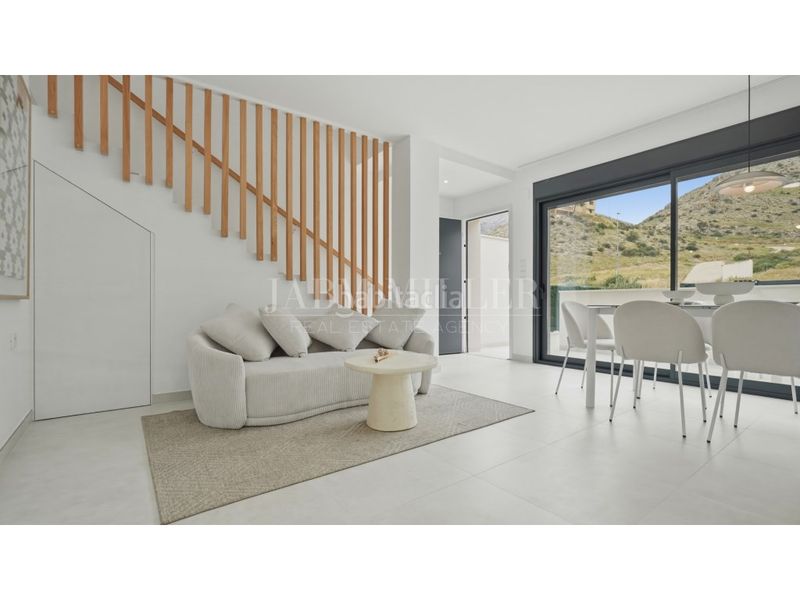 Foto 0899d587-63fa-4126-bed7-c459cf09dd91. Casa amb aparcament a Cox