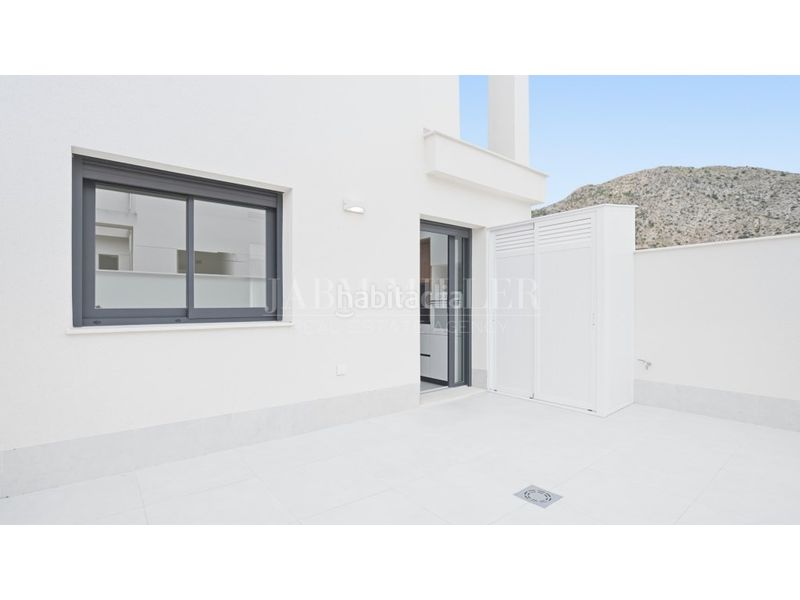 Foto 6f3d93f1-ce59-4546-b7bf-75296859b793. Casa amb aparcament a Cox