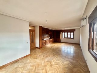 Miete Etagenwohnung in Avenida de los canteros 54
