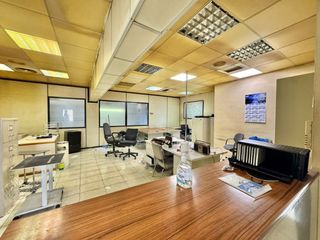 Rent Industrial building in La Portalada - Varea. Amplia nave con puente grúa en alquiler. ideal para tu negocio.
