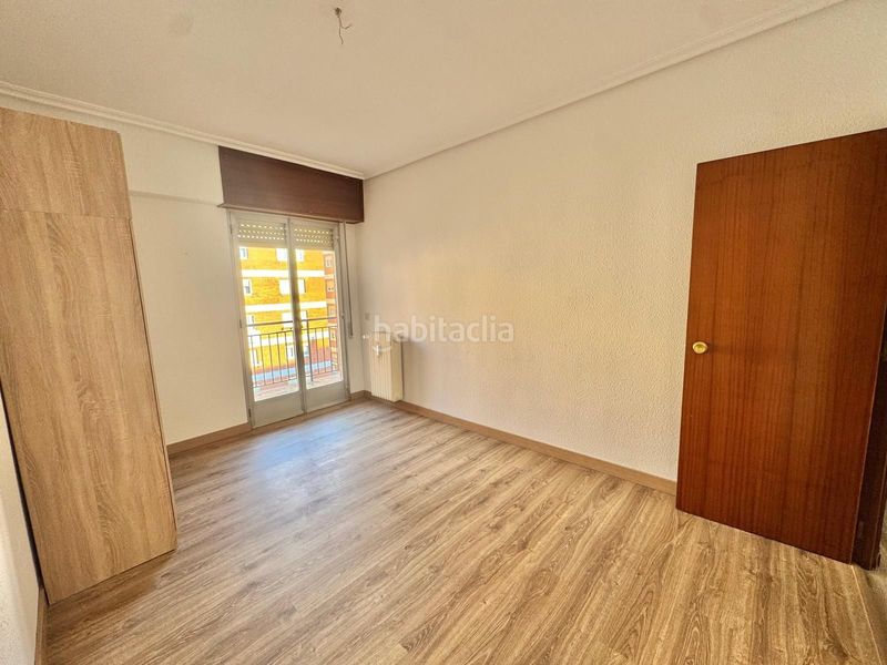 Foto 9b9f0046-ea68-4699-8abe-7cf186230153. Apartament amb calefacció a Gran Via Logroño