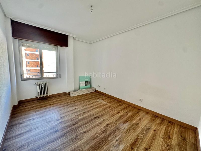 Foto f23f19df-2ea5-4846-b202-4b3cbc3ae783. Apartament amb calefacció a Gran Via Logroño