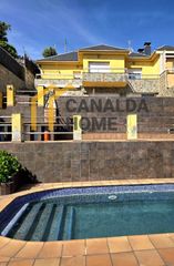 Casa aparellada  Carrer sot de can puig. Chalet pareado en vistamar