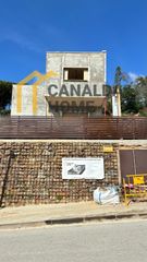 Xalet a Carrer vinyes d'en mandri 28. Villa de obra nueva en sant vicenç de montalt
