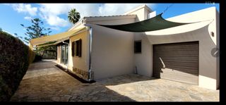 Xalet  Carrer d'alaró 4. Chalet con encanto mediterráneo y tecnología moderna en cala mil