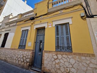 Maison  Carrer santa llogaia. Casa en venda en figueres