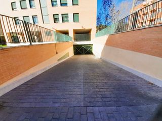 Miete Autoparkplatz in Calle m.santa maría de retuerta 3. Garaje
