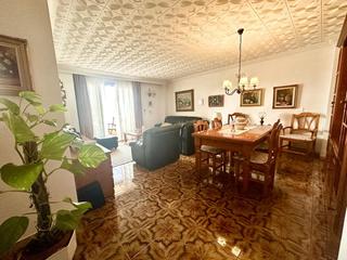 Flat in Son Canals. Piso de 4 habitaciones y balcón en calle aragón