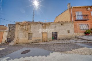 Casa aparellada a Torrelobatón. Casa en venta en torrelobatón