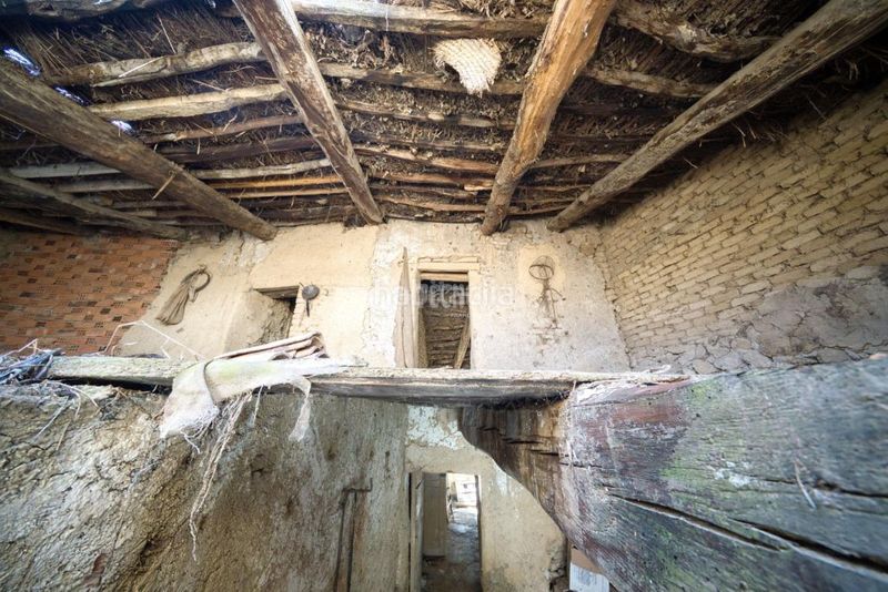 Foto c5e7f4ef-7b83-41b2-9f2b-931b7a5e822e. Casa aparellada a Torrelobatón