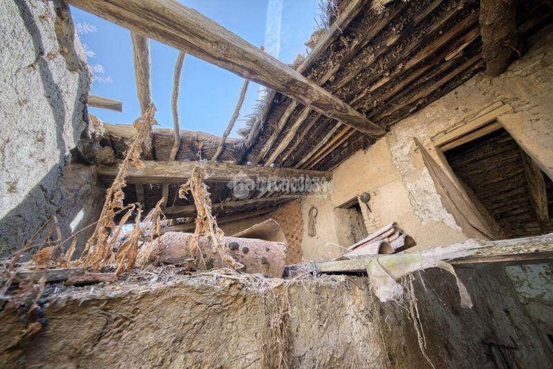 Foto d329d181-128c-44bf-aba2-4fd5516ae0eb. Casa aparellada a Torrelobatón