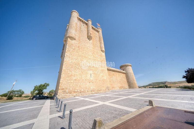 Foto e9061ff7-1b92-4c4e-8544-5e5819134ebd. Casa aparellada a Torrelobatón