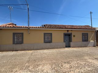 House in Navahermosa. Gran oportunidad de inversión en navahermosa toledo  parcela de
