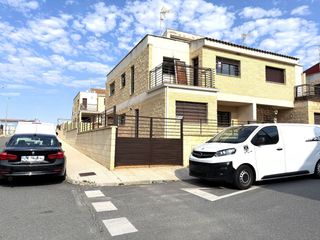 Casa  Canteras. Espectacular vivienda, patio espacioso y excelentes calidades