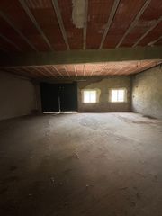 Business premise in Navahermosa. Local comercial con gran patio privativo en navahermosa  ubicaci