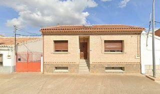 Casa  Rosales. Espectacular vivienda independiente con aerotermia y enorme gara
