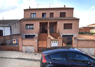 Casa a Polán. Exclusivos chalets con gran garaje en una de las mejores zonas d