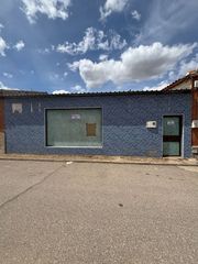 Locale commerciale in Polán. Se vende inmueble con gran potencial en polán