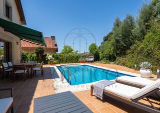 Casa  Salgueirón. Chalet independiente en urbanización privada  excelente oportuni
