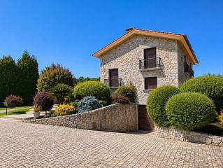 Chalet in Tomiño. Una forma excepcional de vivir junto a portugal piscina, jardín