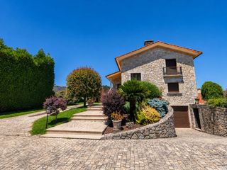 Chalet in Tomiño. Una forma excepcional de vivir junto a portugal piscina, jardín