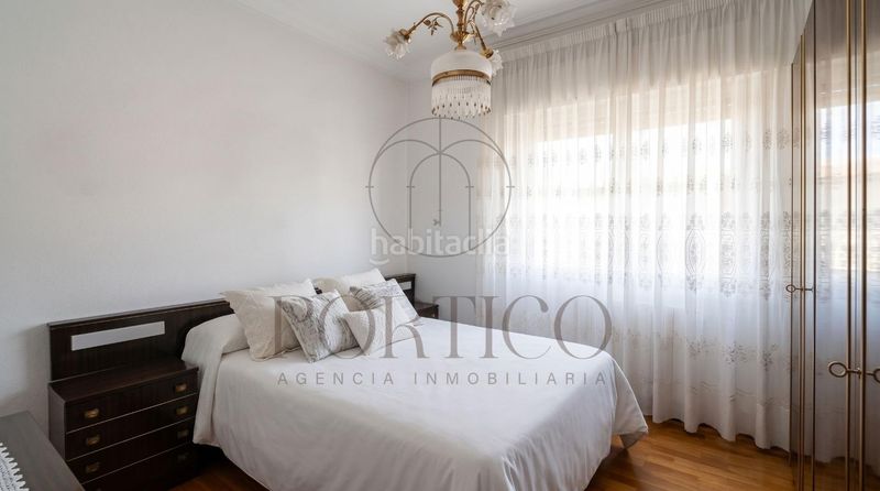 Foto 6d9a502a-4513-4008-9506-a1df434378f4. Casa amb calefacció aparcament a Lavadores Vigo