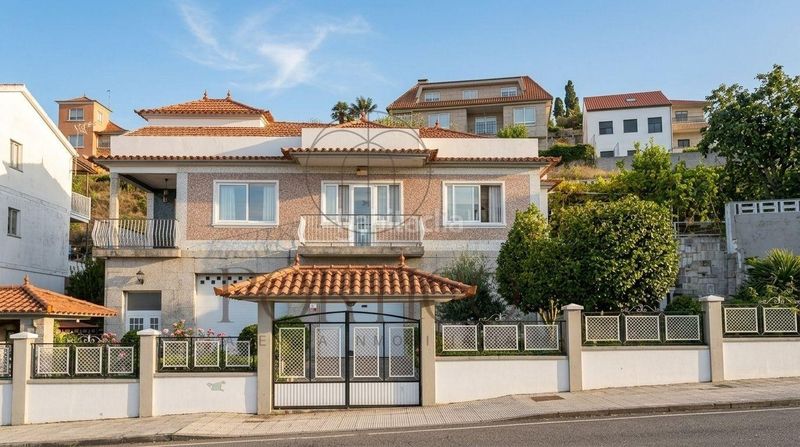 Foto 6e310c97-710f-4eef-85fe-571d1af03e3a. Casa amb calefacció aparcament a Lavadores Vigo
