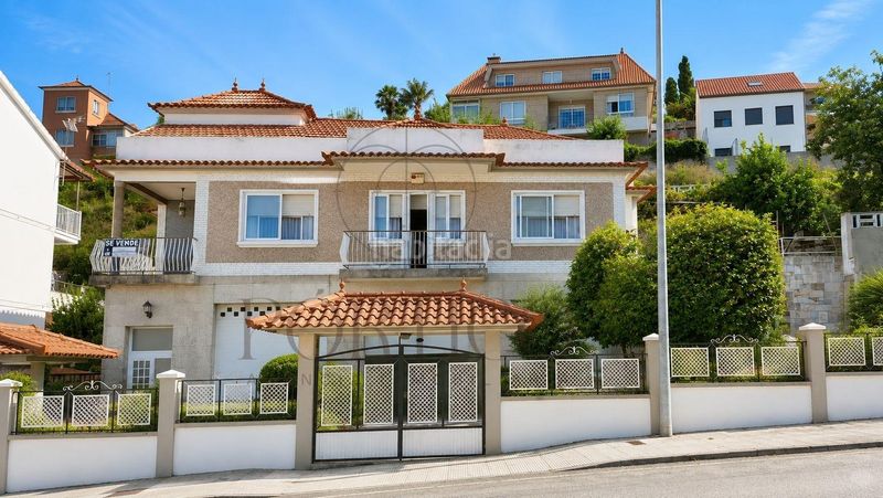 Foto f8d821a1-679a-4977-8ba0-72b9999292ce. Casa amb calefacció aparcament a Lavadores Vigo