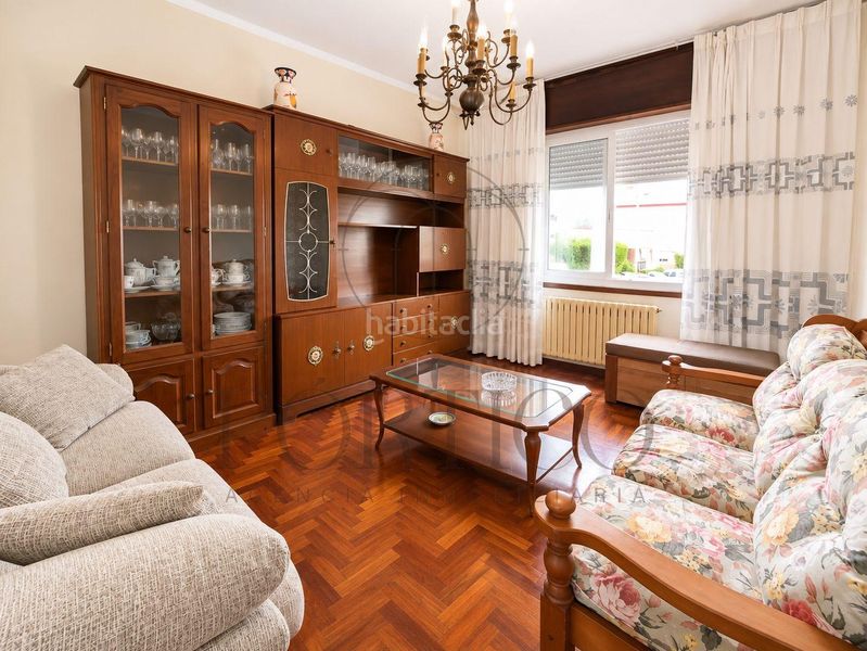Foto ce5e5b36-ef26-432a-95d4-943d3c2911f3. Casa amb calefacció aparcament a Tui
