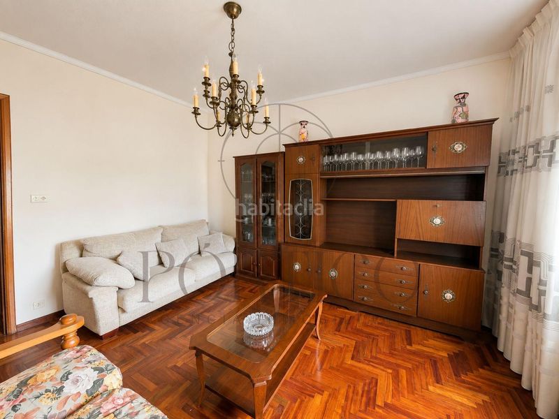 Foto f18eb378-a3e0-4c23-8153-e81b92bb41d5. Casa amb calefacció aparcament a Tui