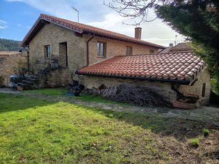 Haus  Calle calle de san esteban de iracheta, 19. Casa de piedra iracheta