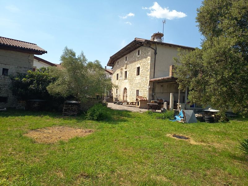 Foto a9ac54c4-c9fd-4e1e-996d-6ecca80b33dd. Casa amb calefacció a Iza