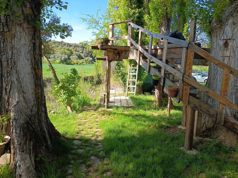 Foto dabf56f4-edc3-482f-872c-3e04bbe9e940. Finca rústica terreno con casa sansoain. en Leoz